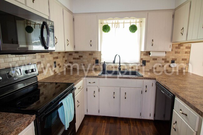 Building Photo - 6711 S 75th Ave