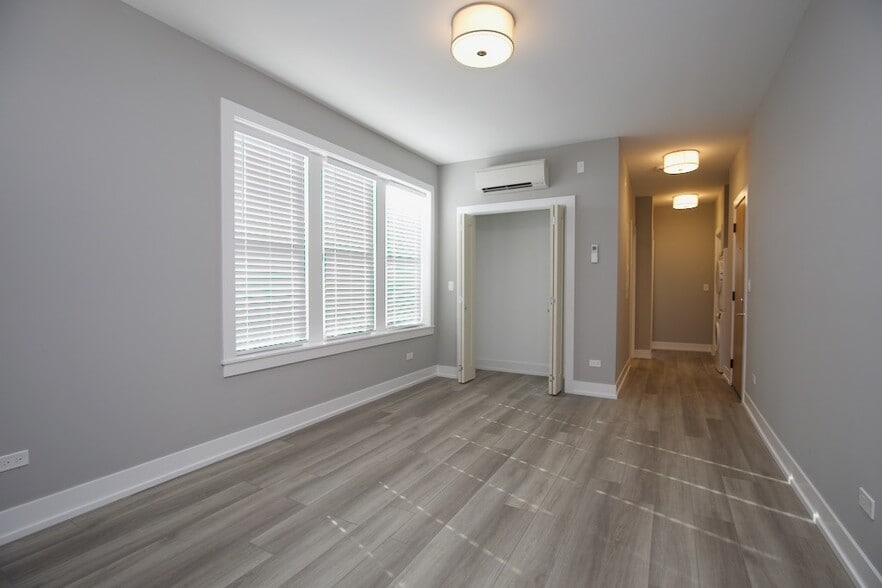 Building Photo - 3843 N Janssen Ave