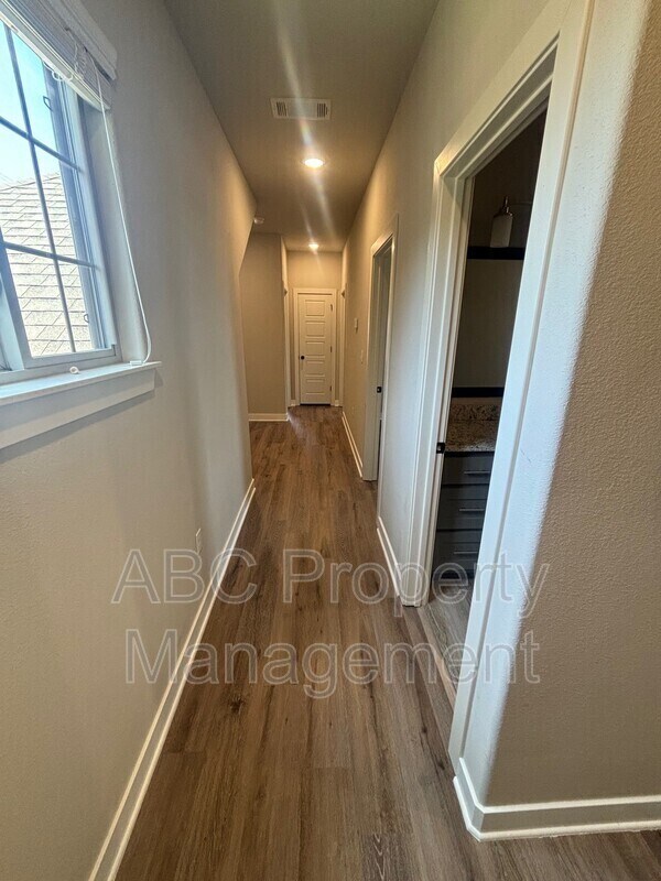 Building Photo - 3207 SW Hillstone Ave