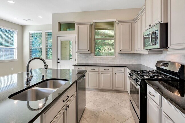 Building Photo - 222 Cheswood Forest Pl