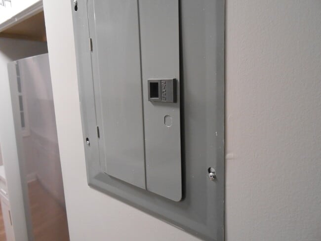 Building Photo - 50 Greenhouse Rd