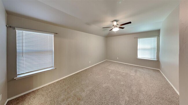 Building Photo - 332 Blue Dr