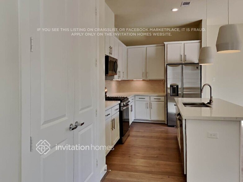 Building Photo - 10446 Executive Lake Dr