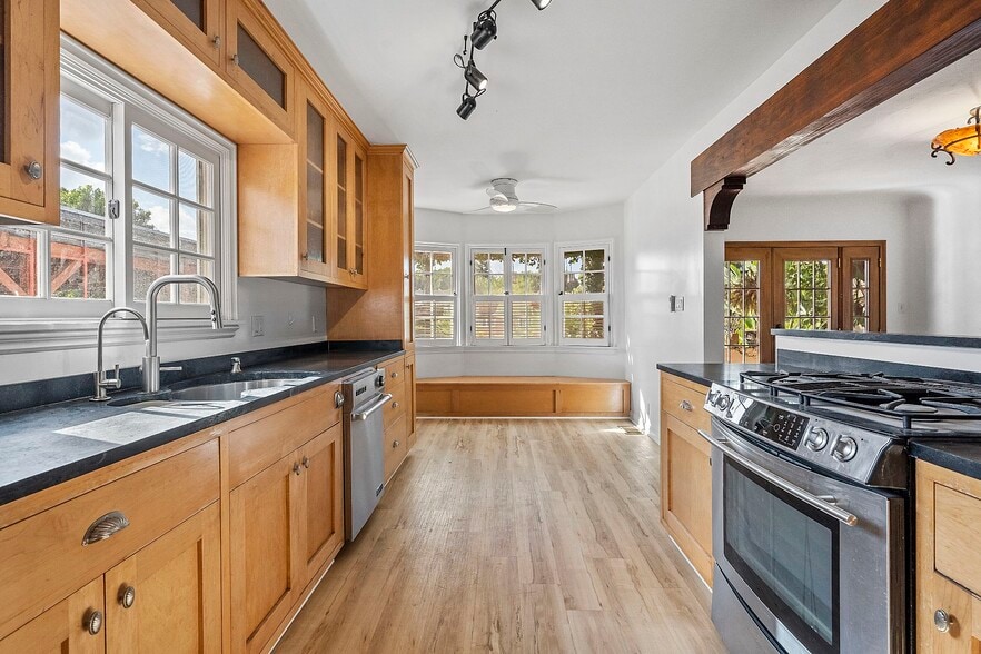 Building Photo - 4044 Huron Ave