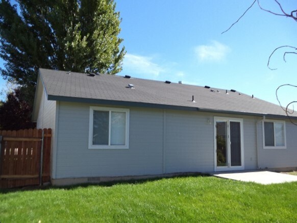 Building Photo - 16403 Coral Dr