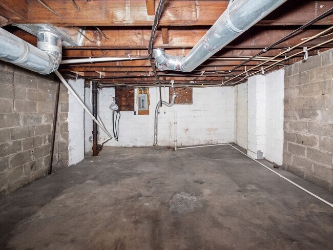 Building Photo - 83 W 1st Ave