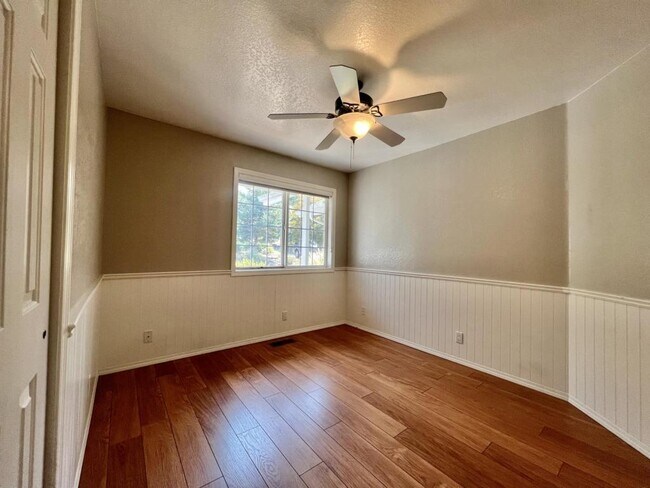 Building Photo - 1062 Thelma Way