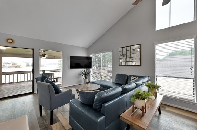 Building Photo - 124 April Point Dr N