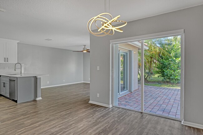Building Photo - 3464 Commodore Ct
