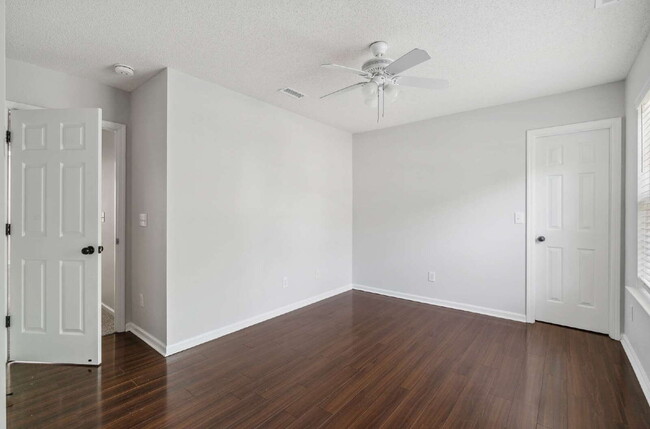 Building Photo - Spacious 4-Bedroom Retreat in Fuquay-Varin...