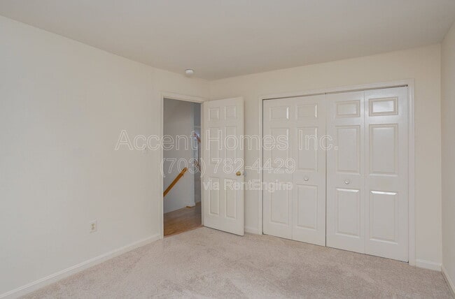 Building Photo - 7461 Ridge Oak Ct