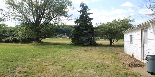 Building Photo - 3 Bed 1.5 bath Single Family Home