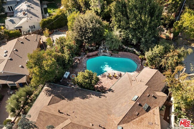 Building Photo - 4943 Palomar Dr