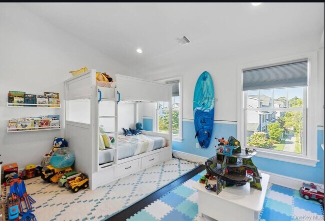 Building Photo - 34 Village Green Dr