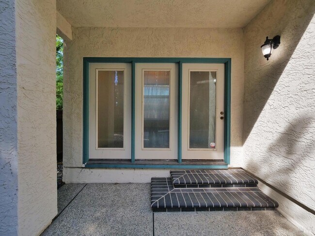 Building Photo - 3500 Crownridge Dr
