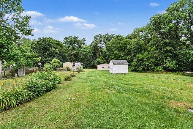 Building Photo - 215-217 Pine Grove MF