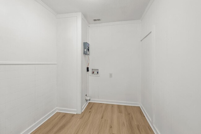 Building Photo - Charming 3 Bedroom, 2 Bathroom house