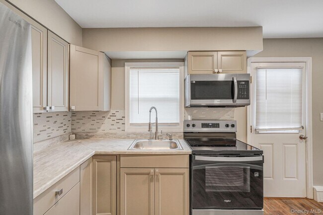 Building Photo - 130 5th Ave