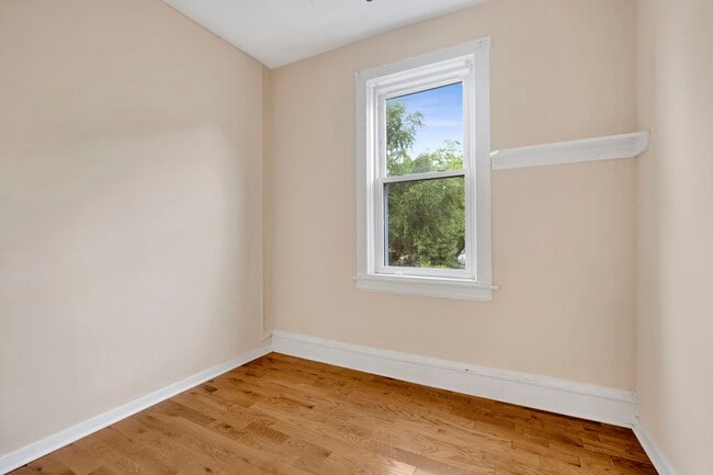Building Photo - 2702 W 24th St