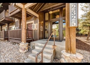 Building Photo - Downtown! Gorgeous Main Floor Furnished Studio