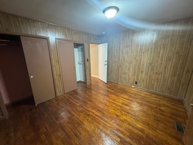 Building Photo - 3744 Greenway Pl