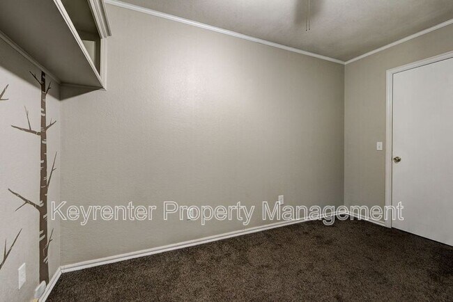 Building Photo - 1120 Kings Ct