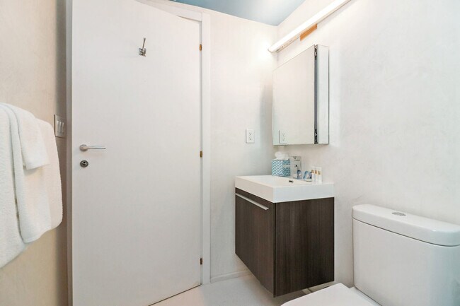 Building Photo - 250 Collins Ave