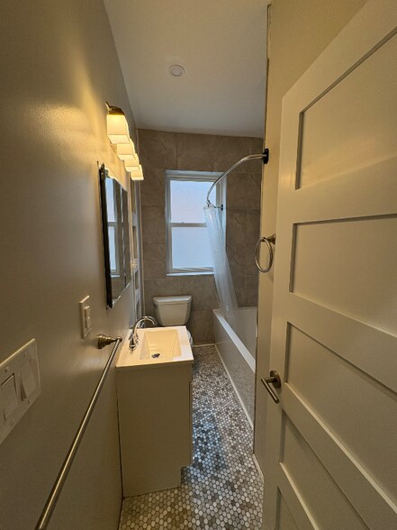 Building Photo - 4120 Wyoming St