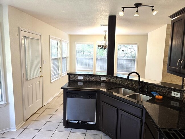 Building Photo - 1600 Hollow Tree Blvd