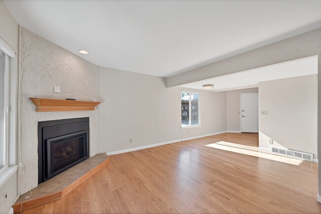 Building Photo - 2960 Shady Holw W