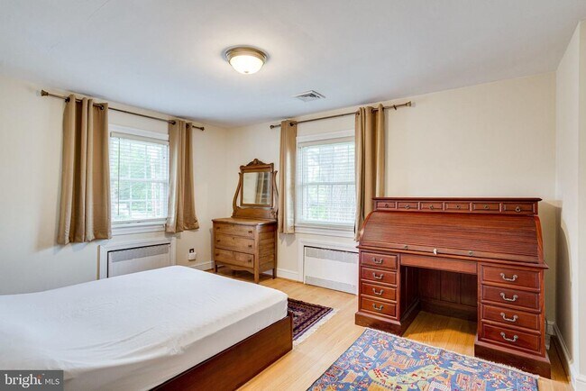 Building Photo - 609 Upland Pl