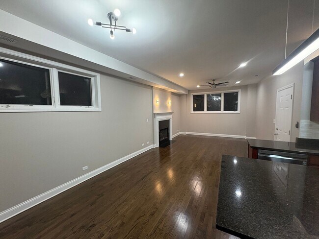 Building Photo - Spacious 2BD/2BA w/ High Ceilings + Modern...