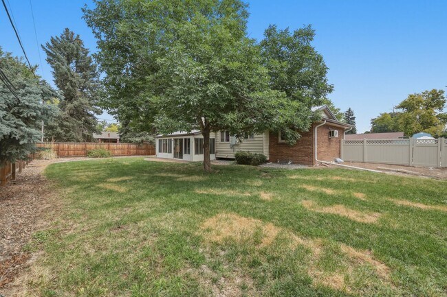 Building Photo - 7573 Lee Dr