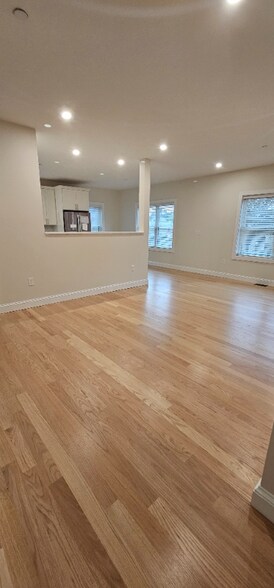 Building Photo - 15 Hadley Pl