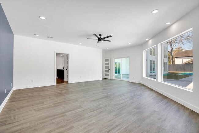 Building Photo - 12564 Memorial Dr