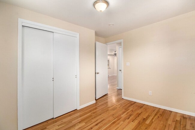 Building Photo - 2Bed/1Bath Duplex in Whittier