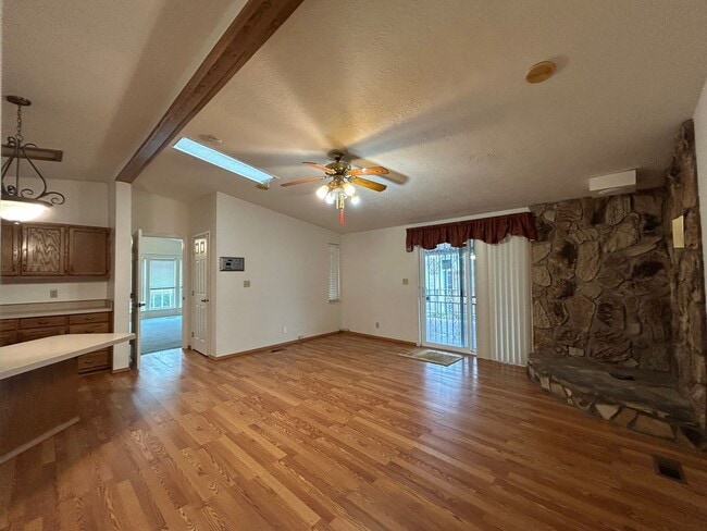 Building Photo - 8 Bass Ct