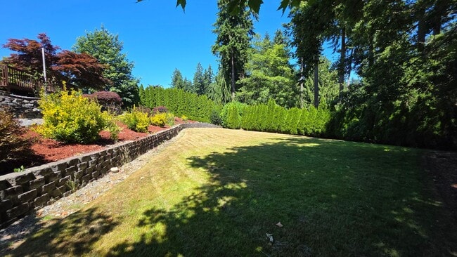 Building Photo - Heart of Puyallup Stunner; a Must See!