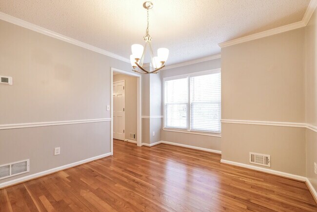 Building Photo - 28 Peggy Ct NW