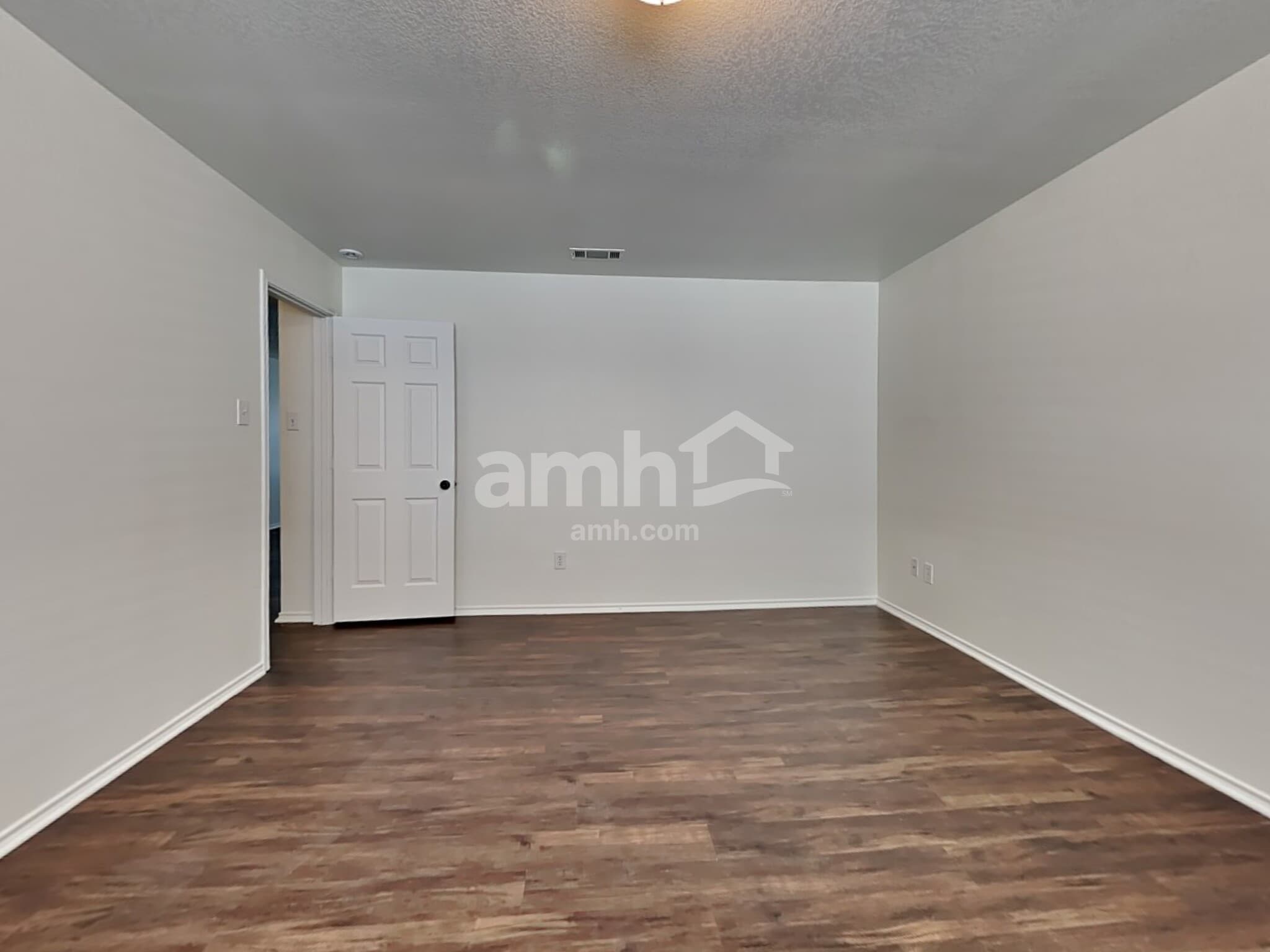 Building Photo - 14117 Cochise Dr