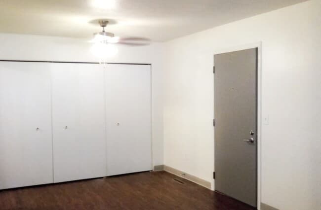 Building Photo - 130 W North St