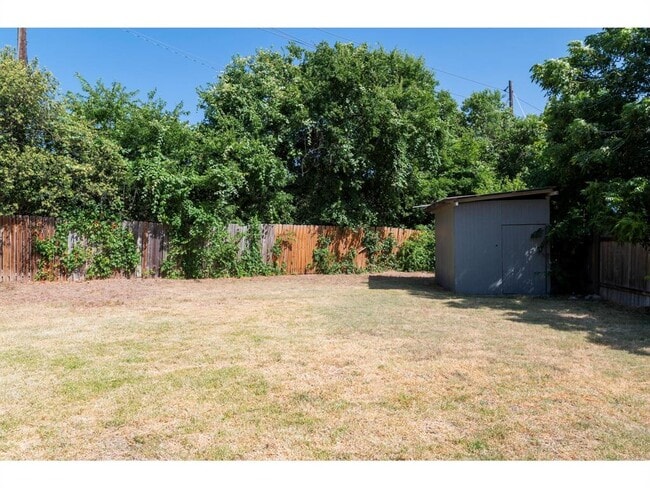 Building Photo - 606 Elderberry Cove