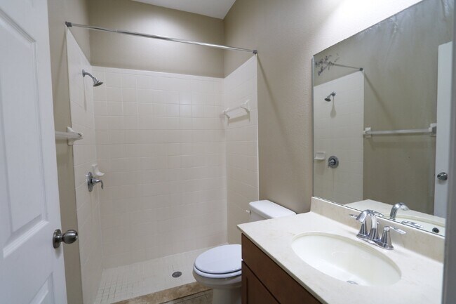 Building Photo - Gorgeous 5-bedroom, 4-bathroom, 3-car gara...