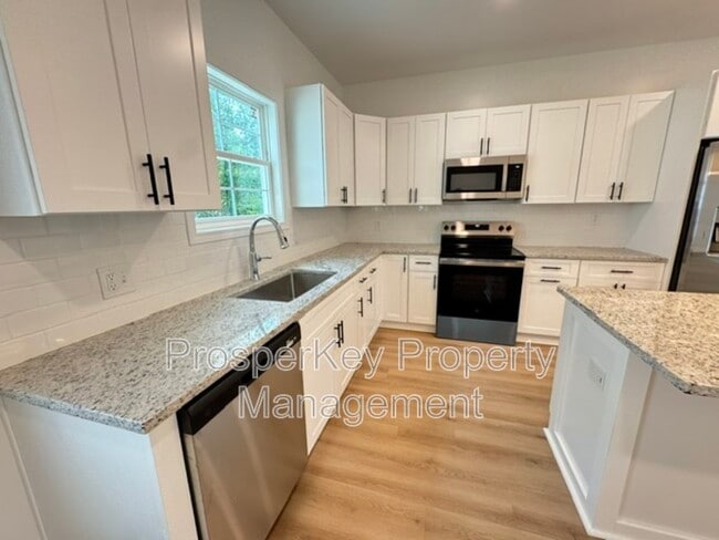 Building Photo - 3825 Mulberry Dr