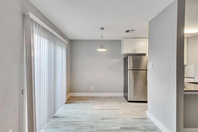 Building Photo - 4721 Blueberry Trail