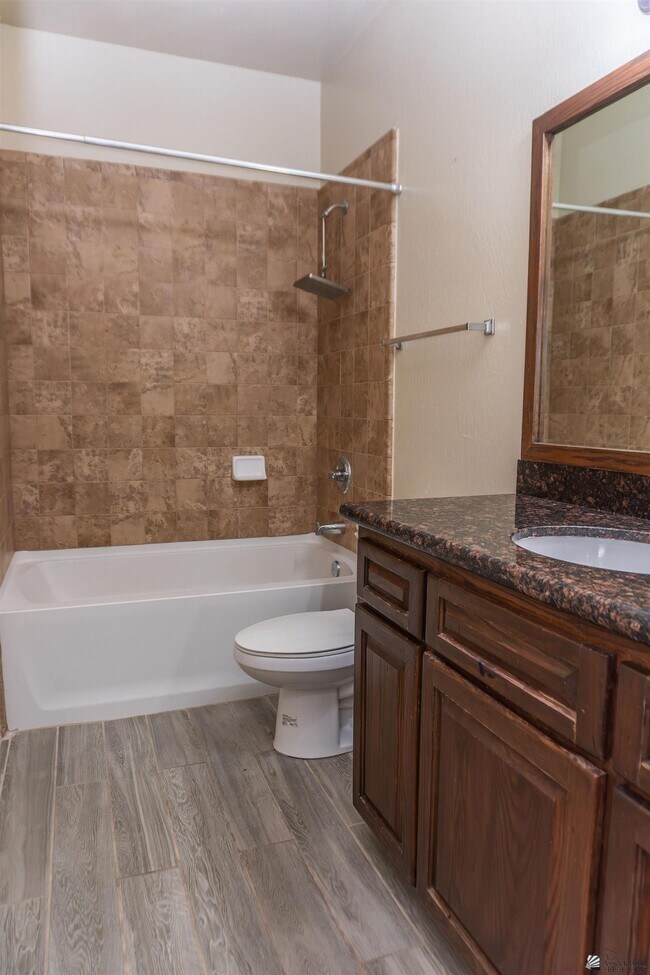 Building Photo - 2549 S 42nd Ave