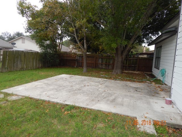 Building Photo - Spacious 4 bedroom Home