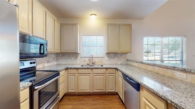 Building Photo - 1625 Park Pl