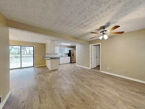 Building Photo - 256 Palms Ln SW