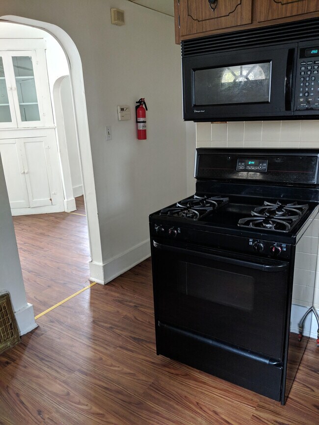 Building Photo - 4 bedroom house for rent
